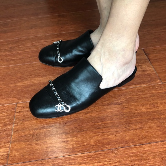 Chanel black leather mule with silver tone chain and charms - Picture 7 of 17